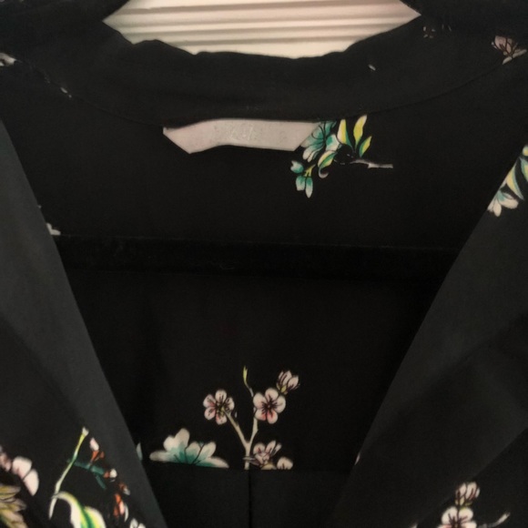 H&M floral pattern blouse, size large - Picture 2 of 7